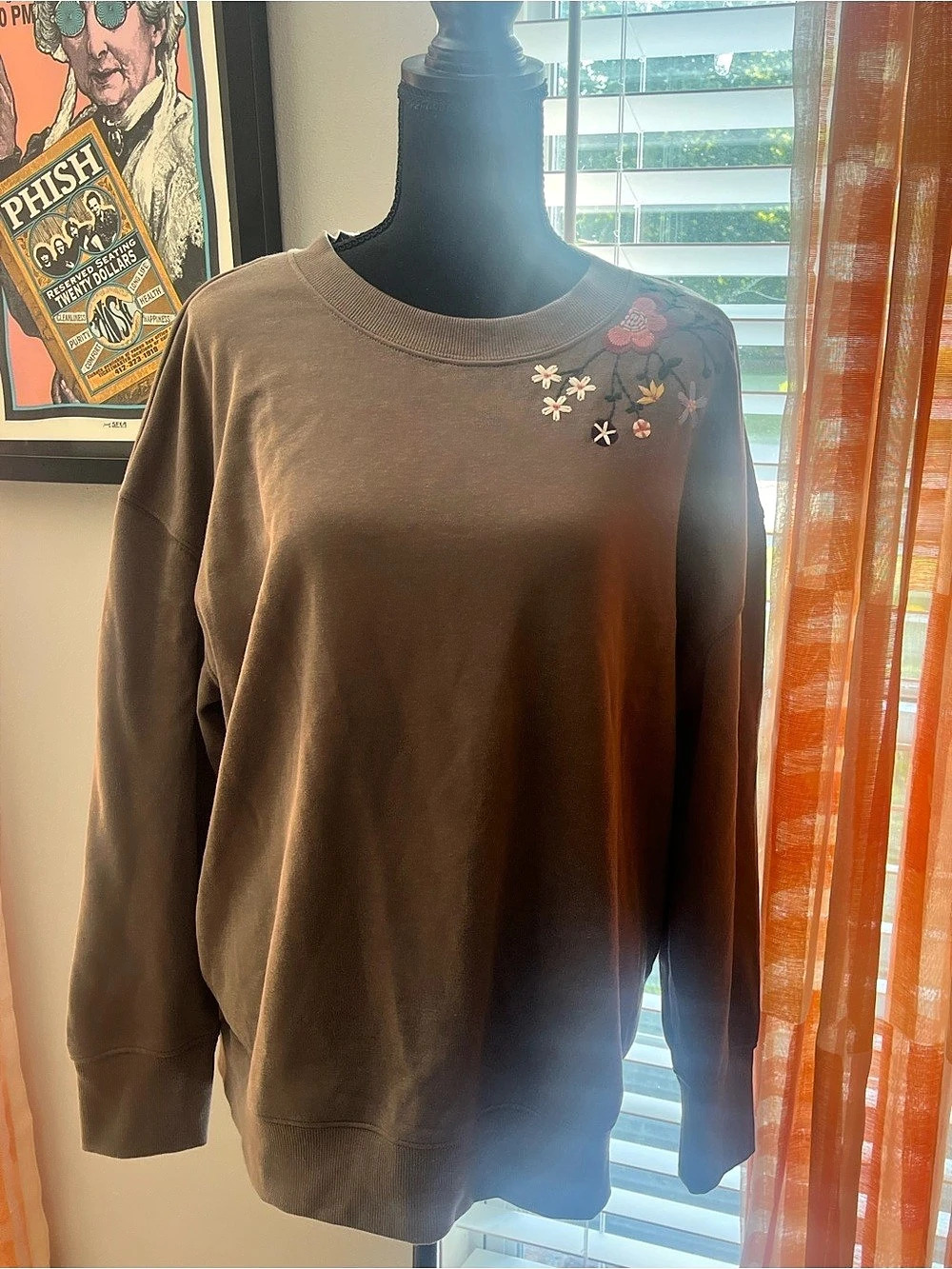 maurices Floral Embroidered Sweatshirt Brown Large Like New